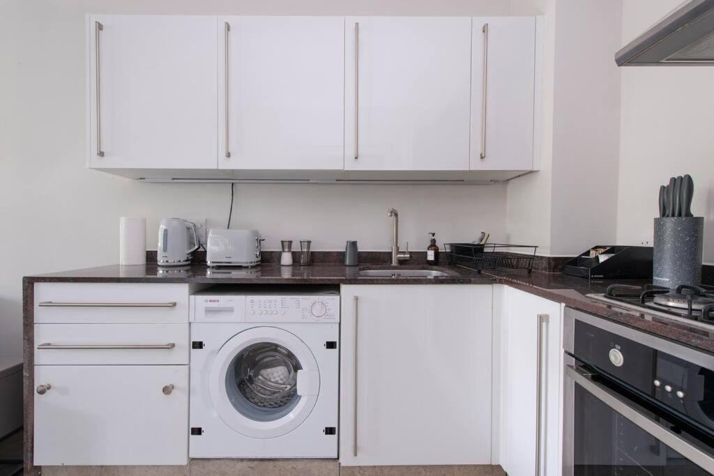 2 Bedroom Modern Urban Sanctuary 1Cc - Cherrydeal ลอนดอน ภายนอก รูปภาพ