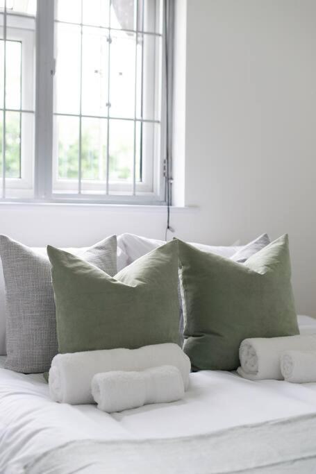 2 Bedroom Modern Urban Sanctuary 1Cc - Cherrydeal ลอนดอน ภายนอก รูปภาพ